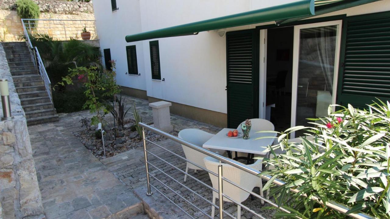 Apartments Adria Malinska Exteriör bild