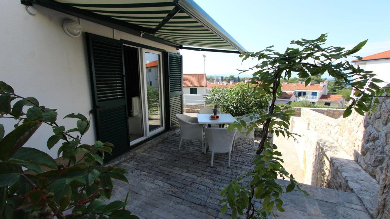 Apartments Adria Malinska Exteriör bild